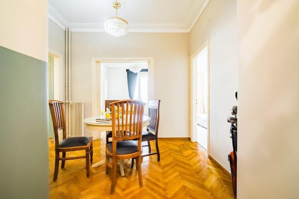 Emporikon Apartment Steps From Historic Center Athens Ngoại thất bức ảnh