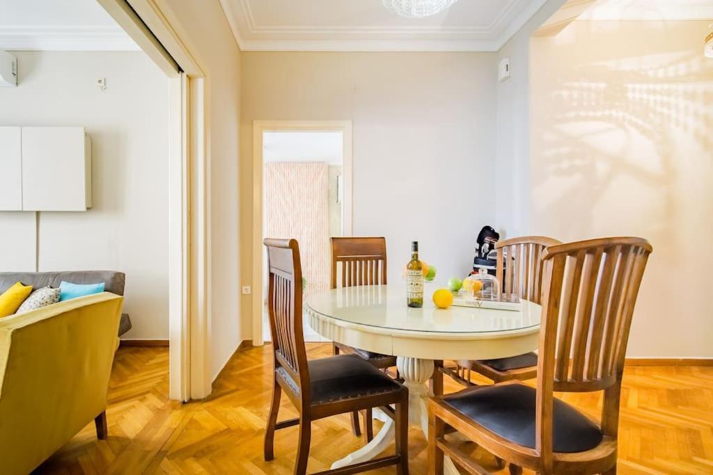 Emporikon Apartment Steps From Historic Center Athens Ngoại thất bức ảnh