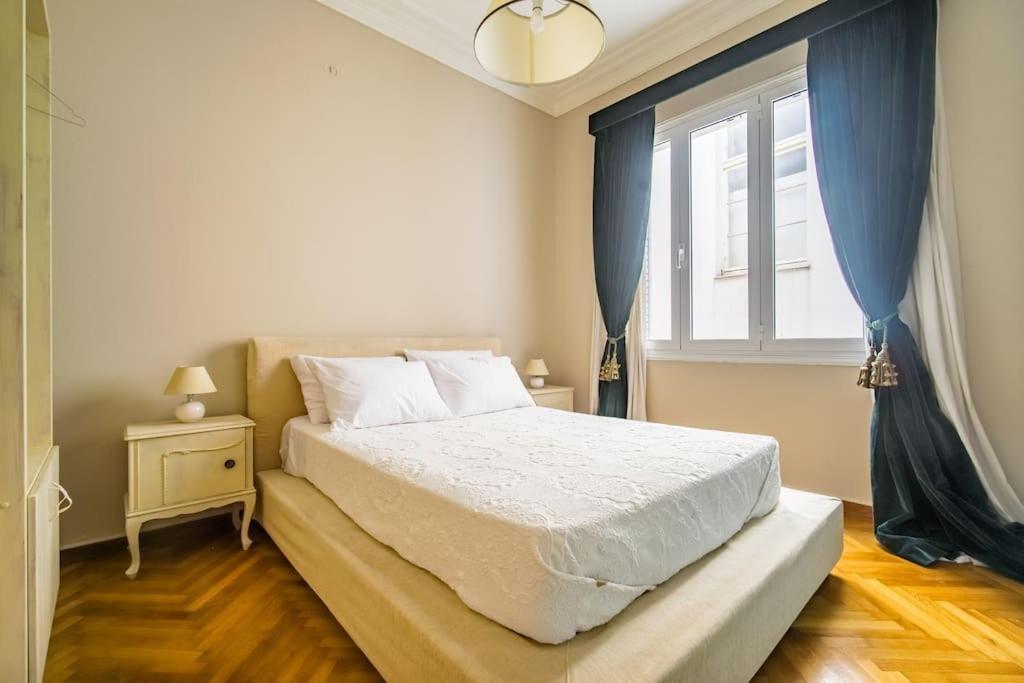 Emporikon Apartment Steps From Historic Center Athens Ngoại thất bức ảnh
