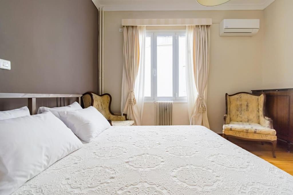 Emporikon Apartment Steps From Historic Center Athens Ngoại thất bức ảnh